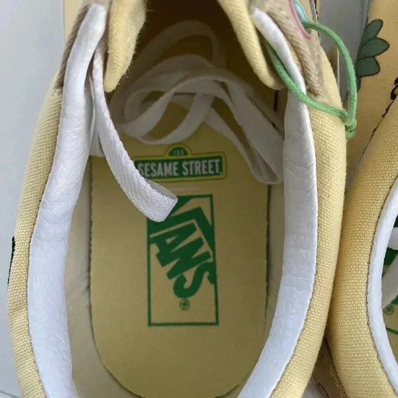 VANS Old Skool x SESAME STREET ELMO Sneakers Shoes Size Men's 9 / Women's 10.5 - Picture 7 of 11